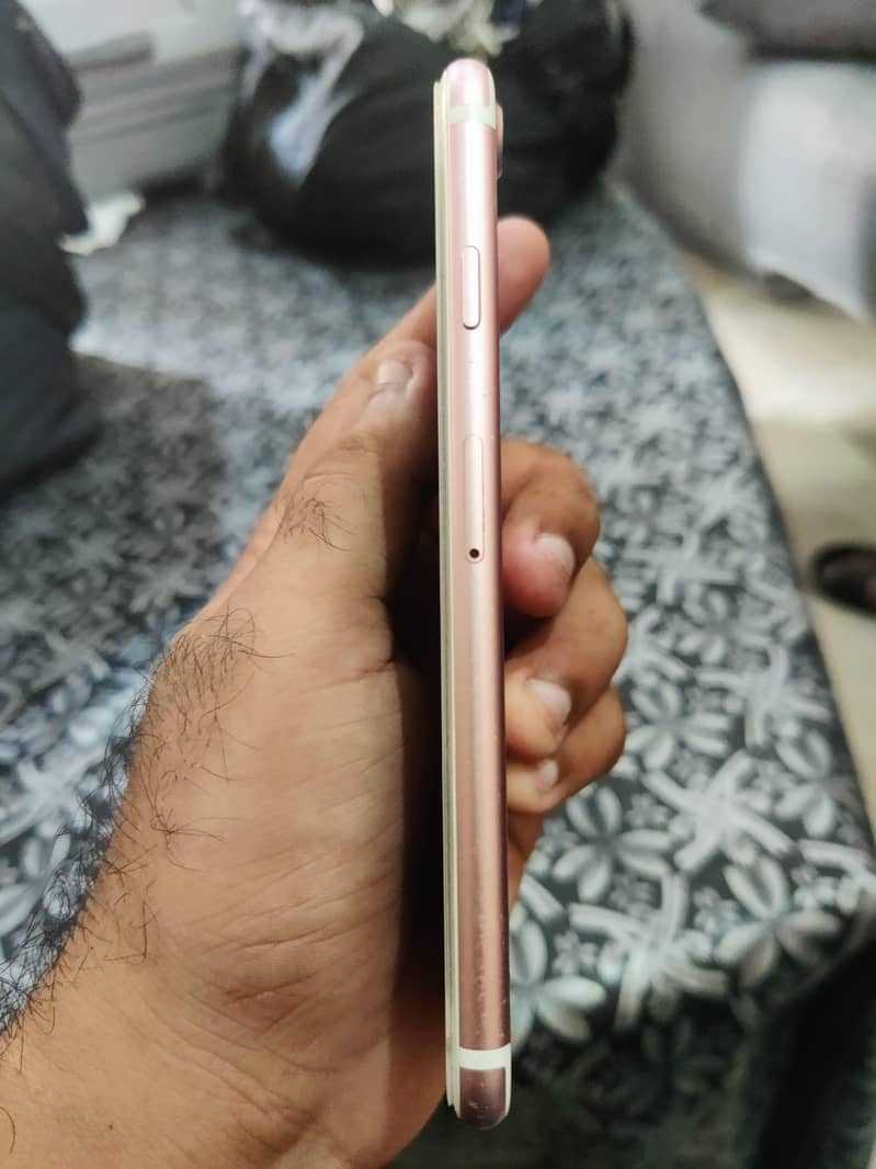 Apple iPhone 7 2
