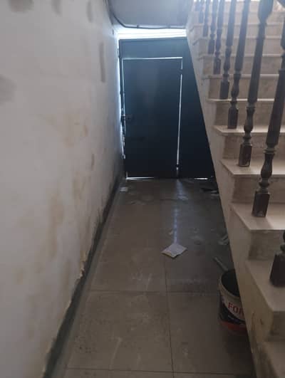 100 SQYD COMMERCIAL BUILDING FOR RENT