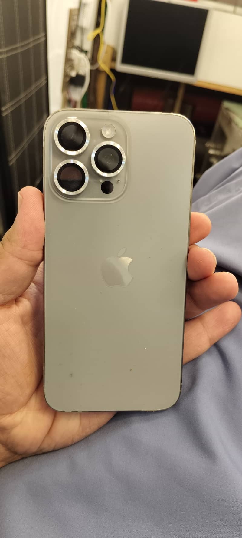 Apple iPhone 15 Pro Max 0