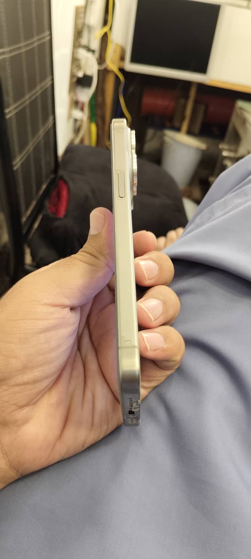 Apple iPhone 15 Pro Max 4