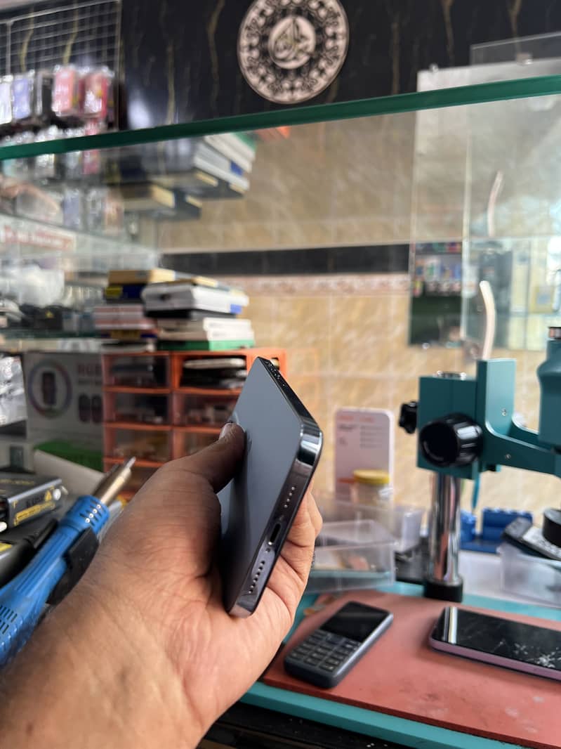 Apple iPhone 13 Pro Max 1