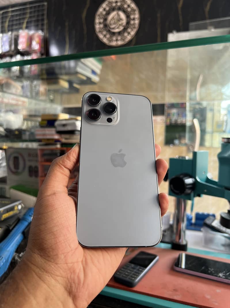 Apple iPhone 13 Pro Max 2