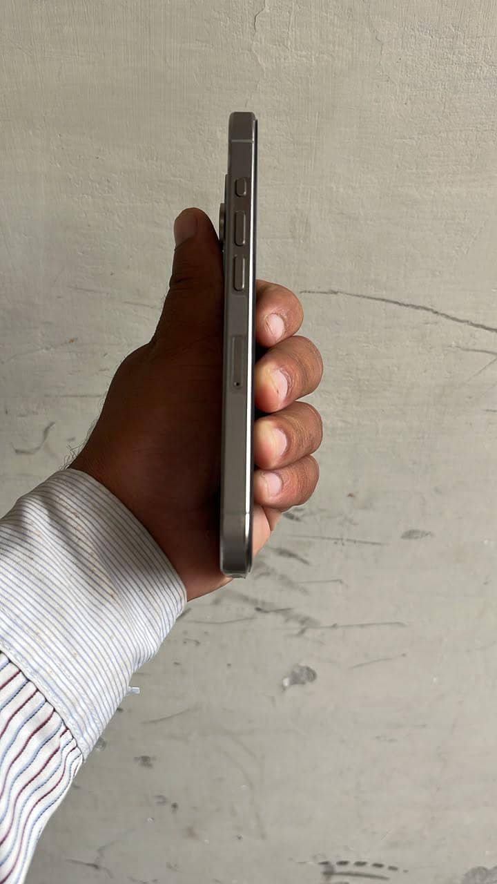 iPhone 15 Pro non pta 4