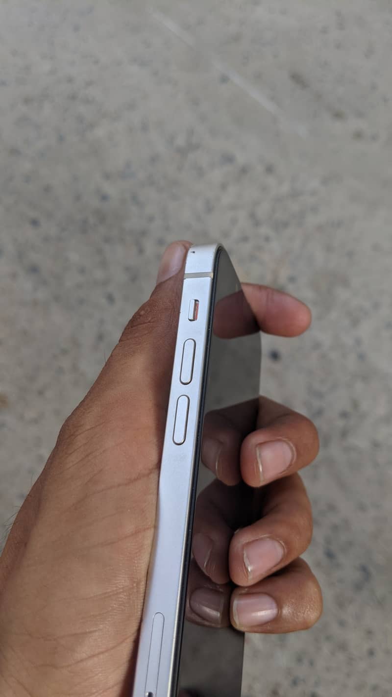 Apple iPhone 13 mini 10