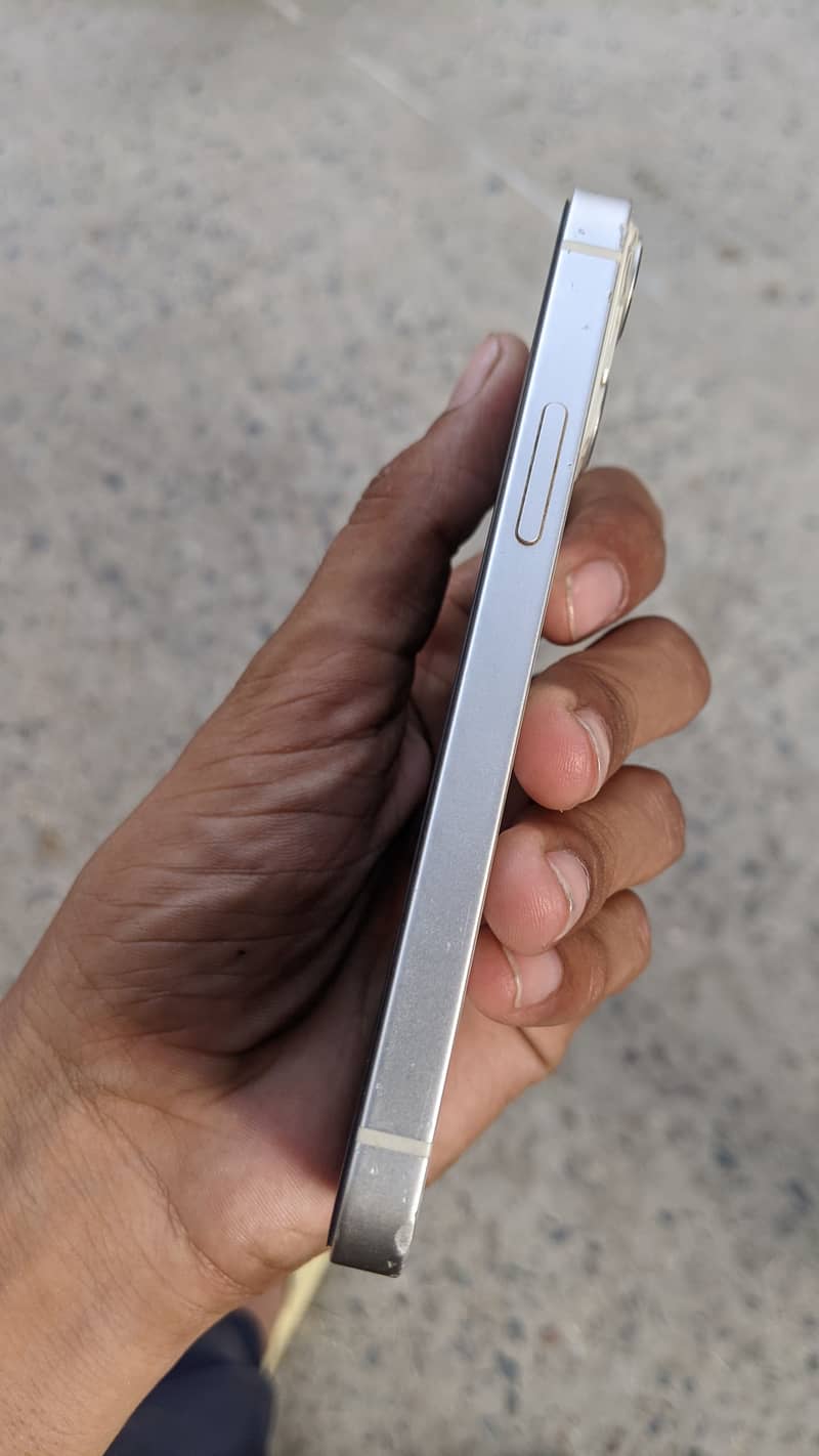 Apple iPhone 13 mini 11