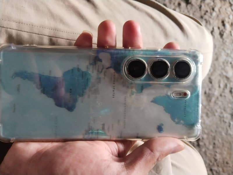 Tecno CAMON 40 Pro 1
