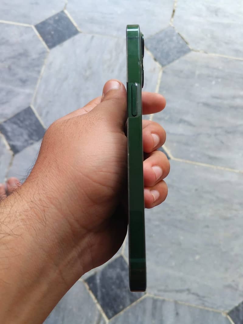 Apple iPhone 13 1