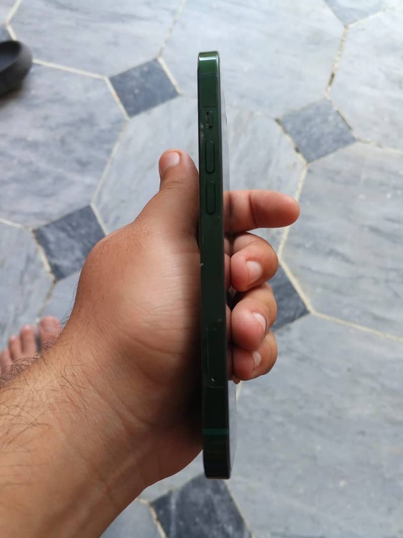 Apple iPhone 13 3