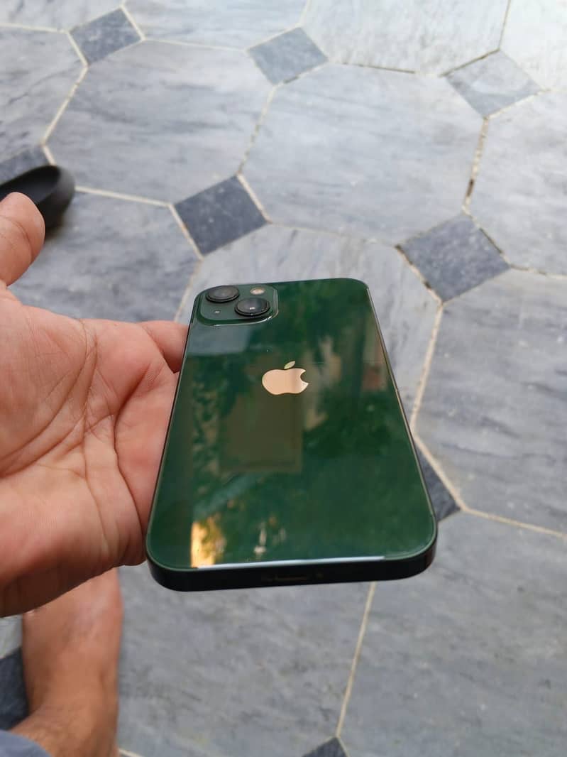 Apple iPhone 13 5