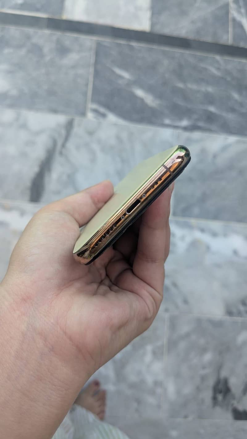 Apple iPhone 11 Pro 4