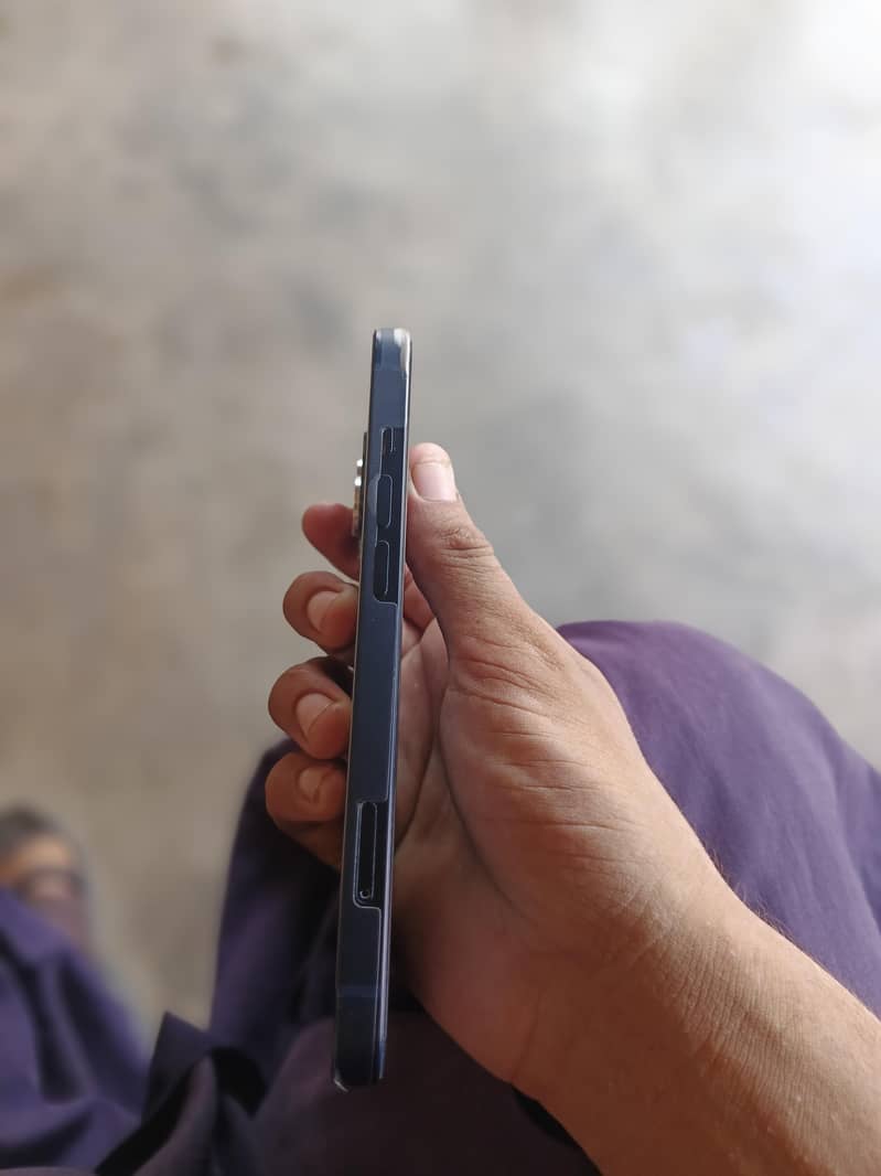 Apple iPhone 13 2