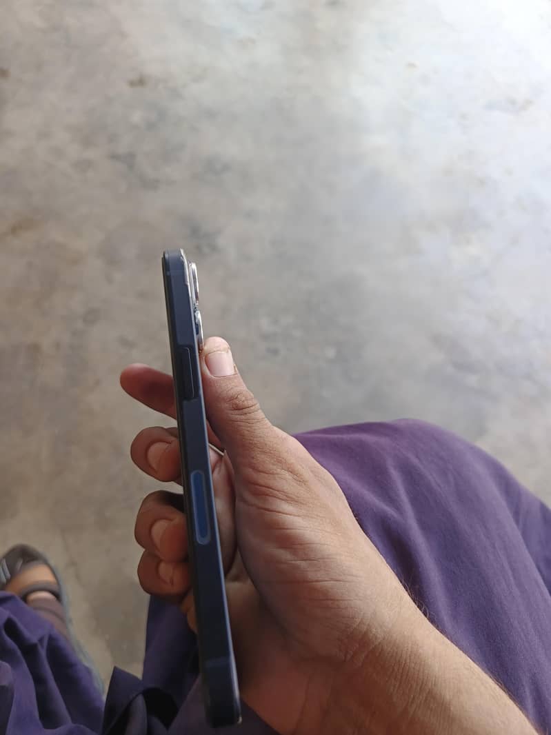 Apple iPhone 13 3