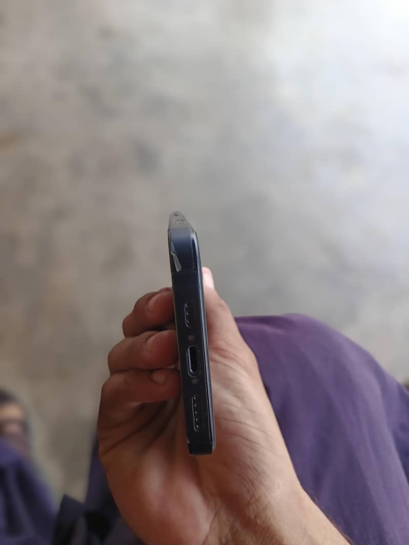 Apple iPhone 13 4