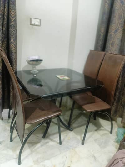 Dining table with 4 chair 