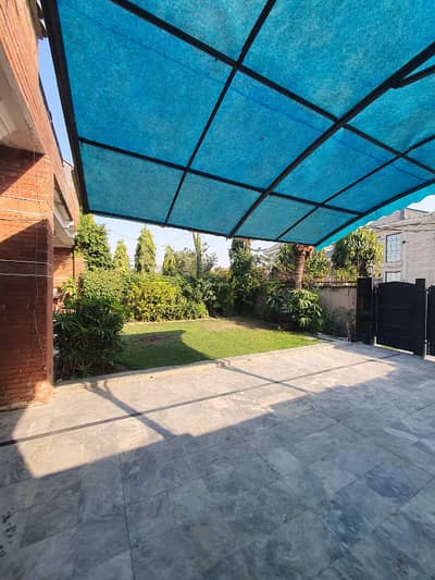 One Kanal Used Modern Design Owner Build Bungalow For Sale At Prime Location Of DHA Lahore 50Ft Road Near To Park Masjid & Commercial Market.