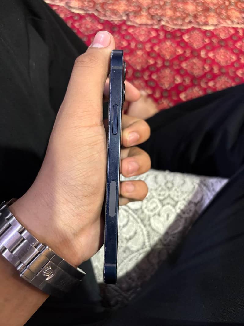 Apple iPhone 12 1
