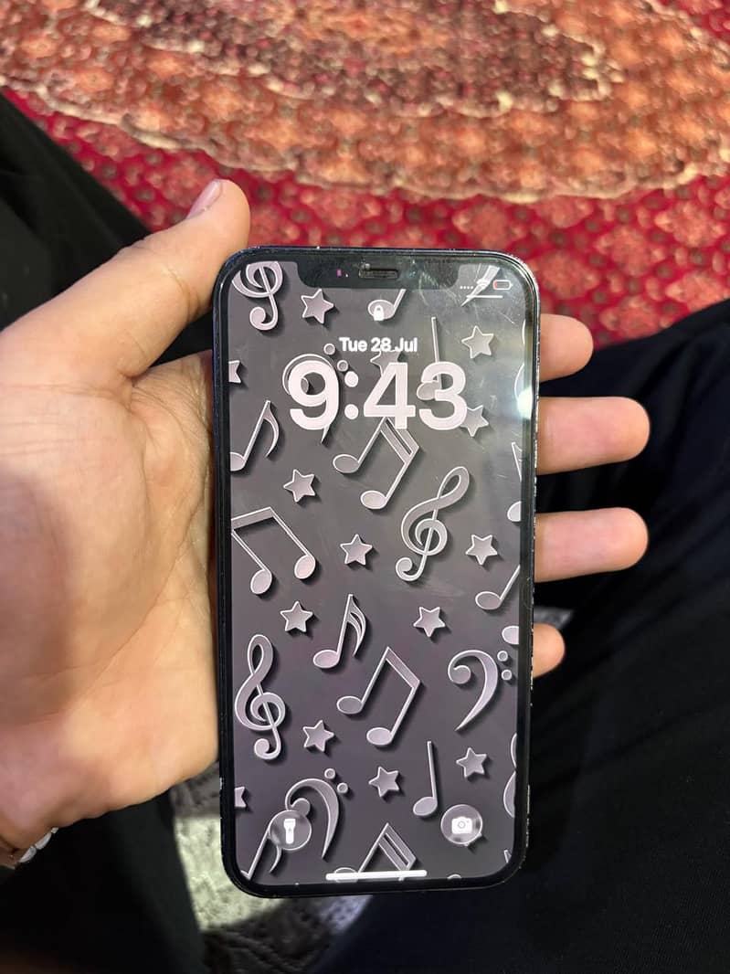 Apple iPhone 12 4