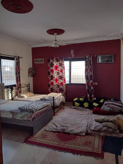 Rent 400 yards corner ist 3bed. d. d gulshan 13/D SM public school