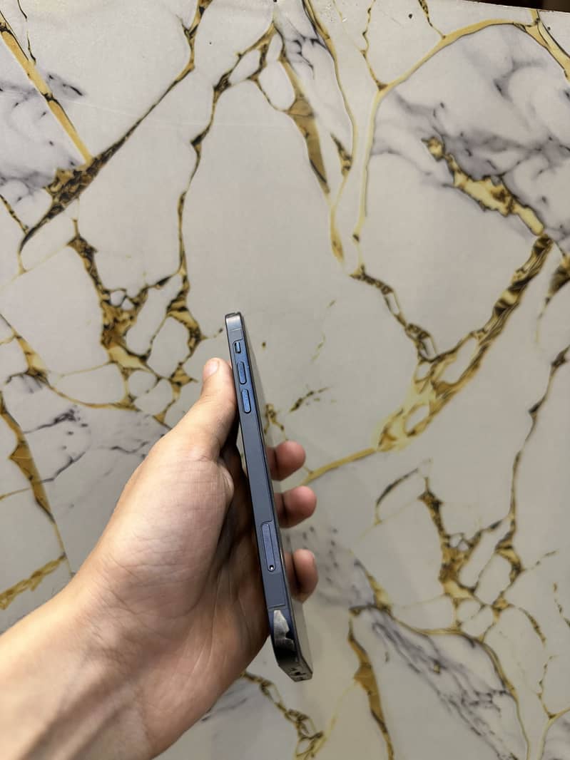 Apple iPhone 12 2