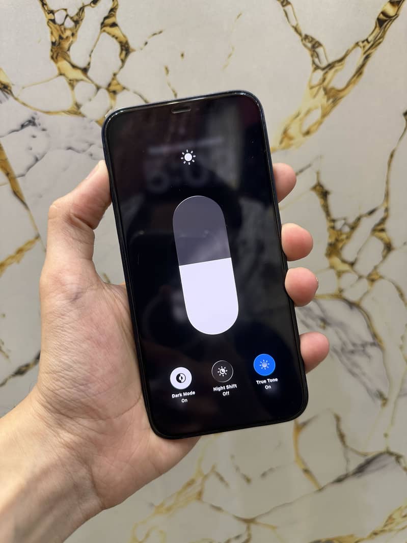 Apple iPhone 12 4
