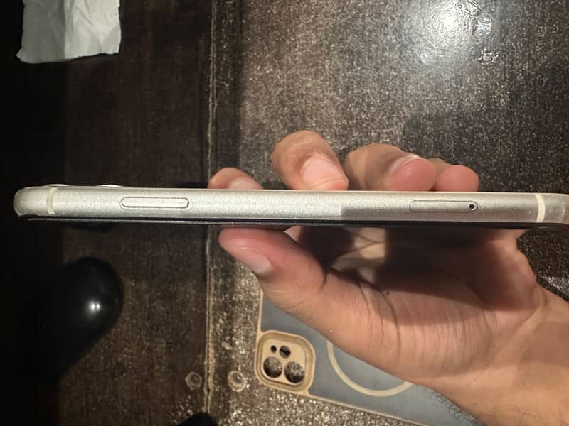 Apple iPhone 11 3