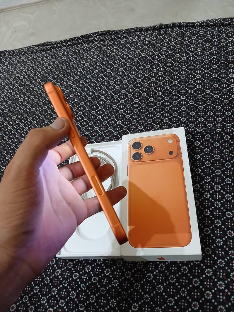 Apple iPhone 17 Pro Max 2
