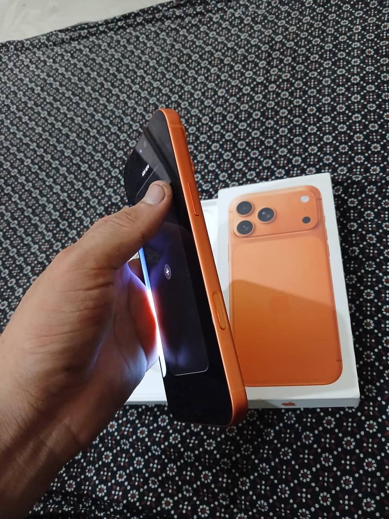 Apple iPhone 17 Pro Max 4