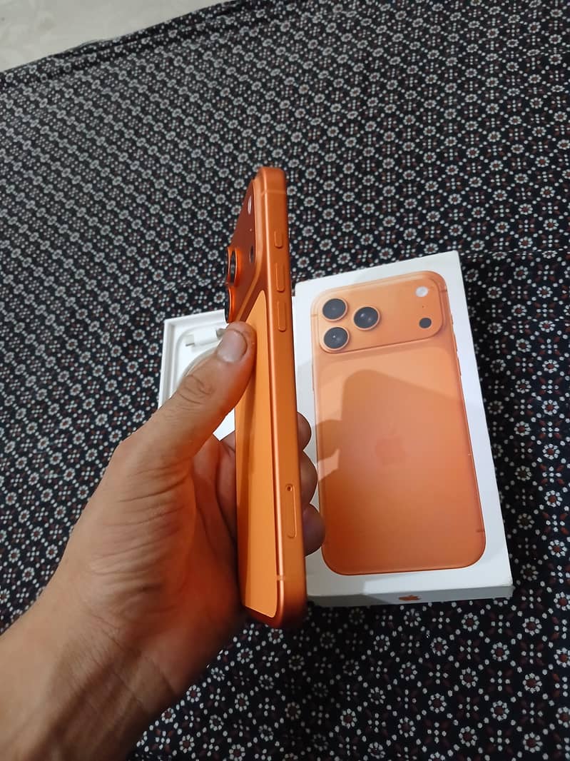 Apple iPhone 17 Pro Max 5