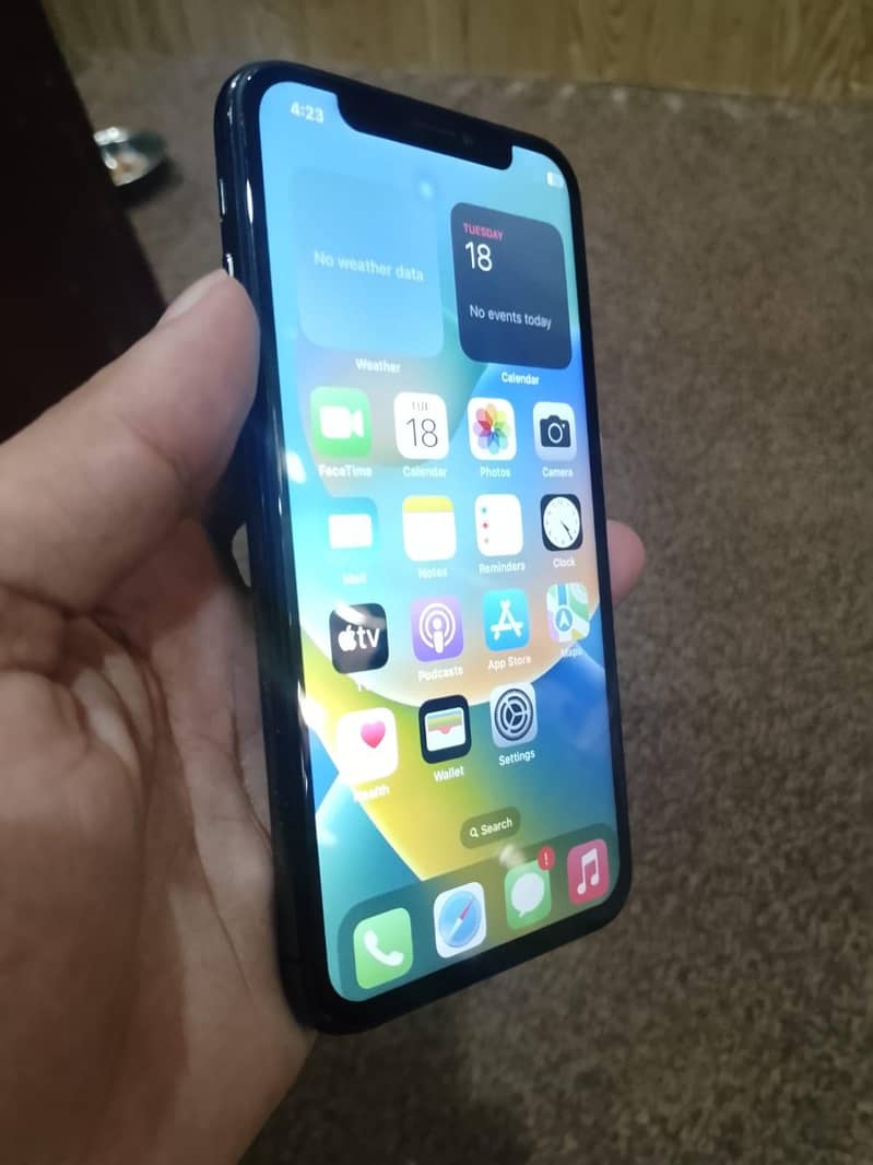 Apple iPhone X 4