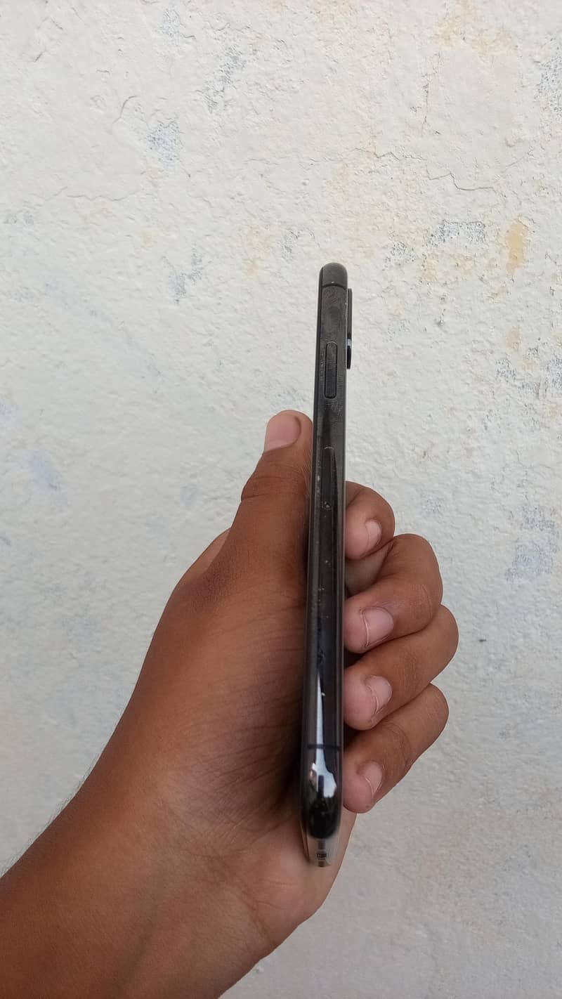 Apple iPhone X 3