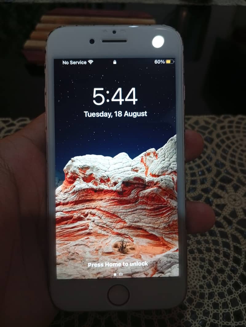 Apple iPhone 7 0