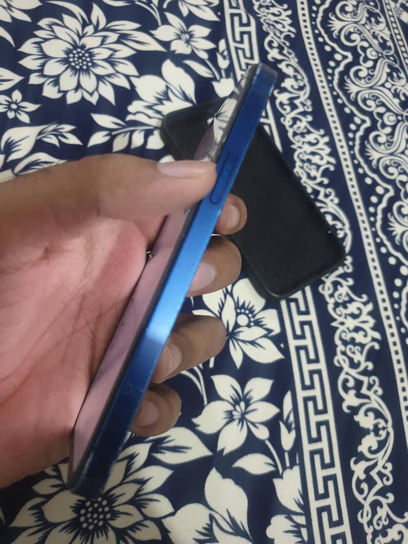 Apple iPhone 12 2