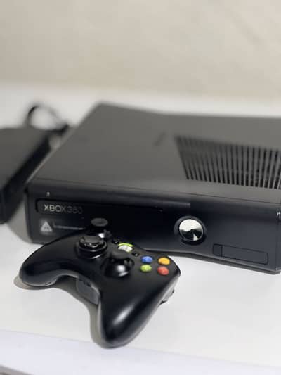 XBOX 360 Slim s JAILBREAK 30 GAMES INSTALLED SEALED