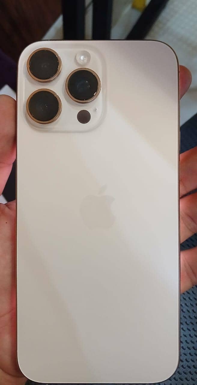 Apple iPhone 16 Pro Max 5