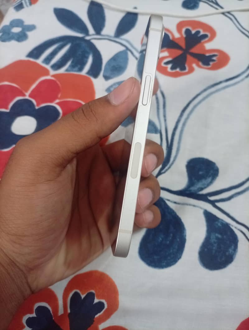 Apple iPhone 13 2