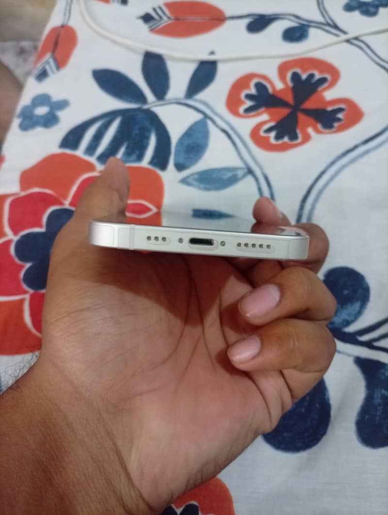 Apple iPhone 13 4