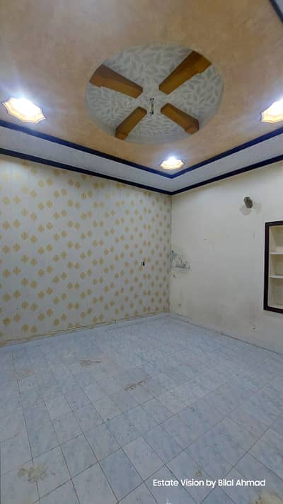 0321 86 10 688 Hot location Madina Town girls university k pas 5 marla double story house available for rent