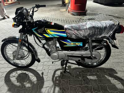 Honda 125 black 03056972409 call 