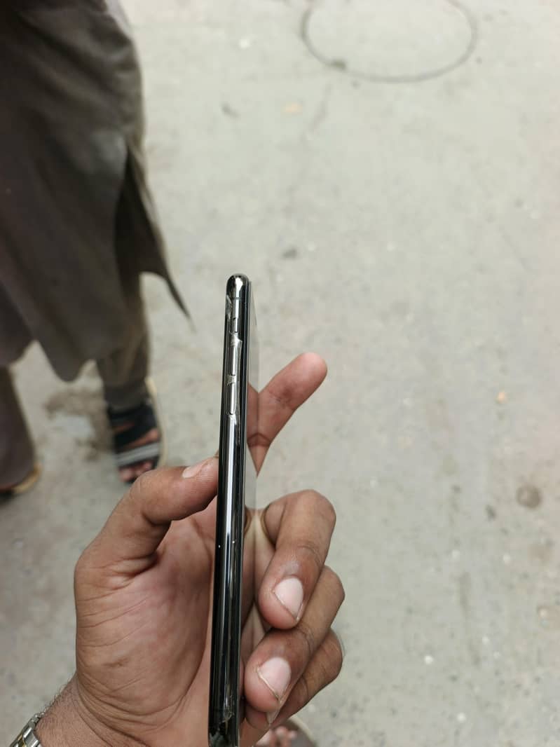 Apple iPhone 11 Pro Max 1