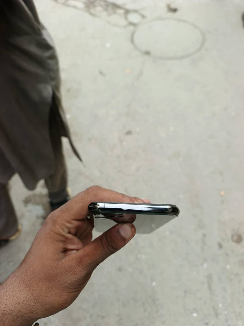 Apple iPhone 11 Pro Max 3
