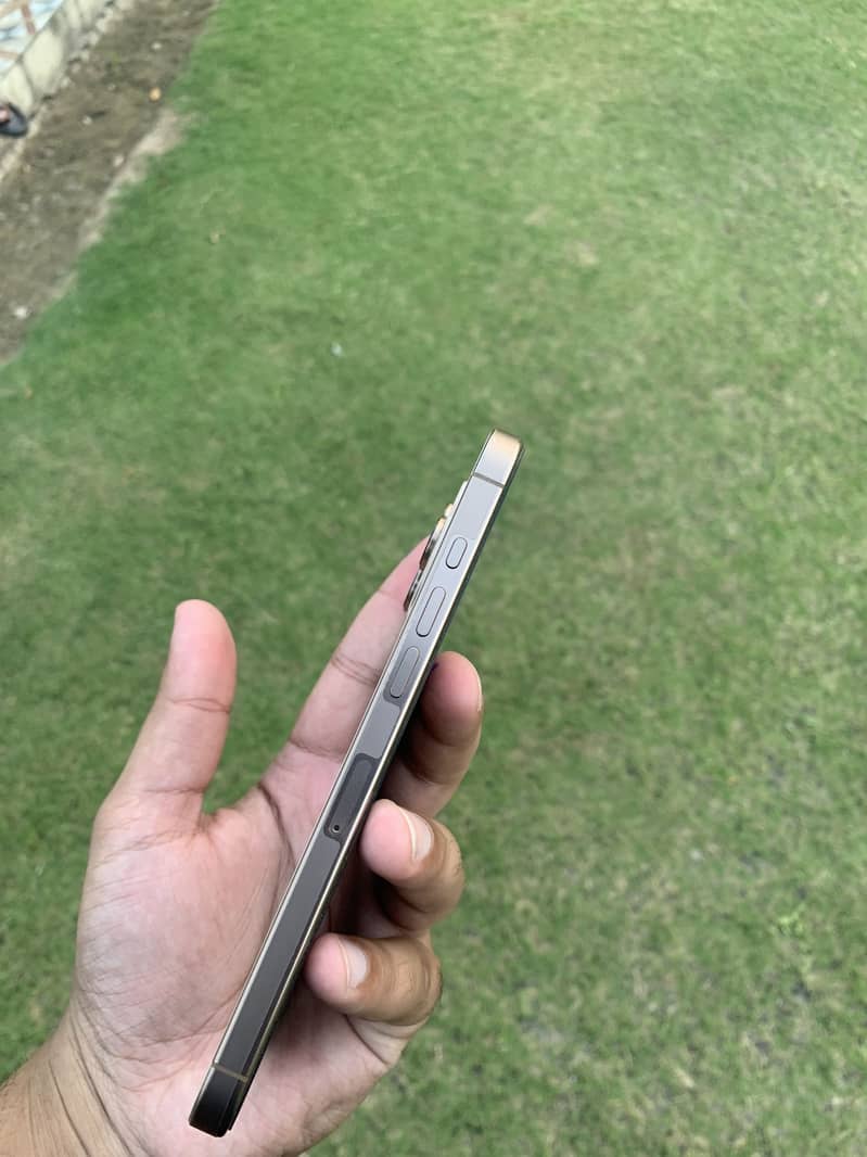 Apple iPhone 16 Pro Max 512GB 3