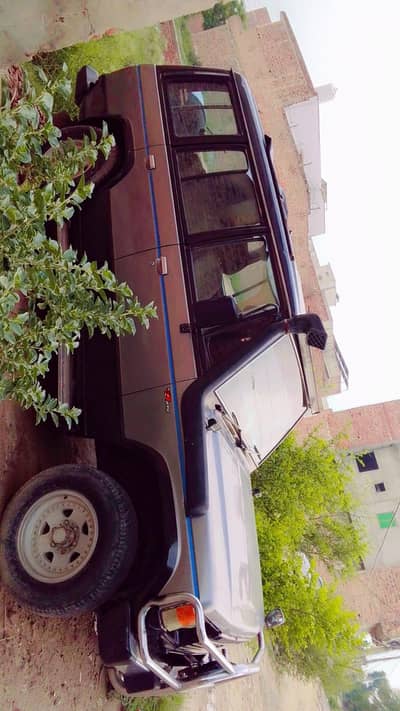 Mitsubishi Pajero 1988