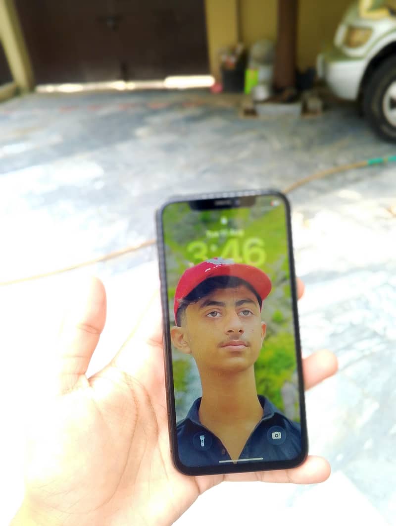 iaphone 11 pro 4