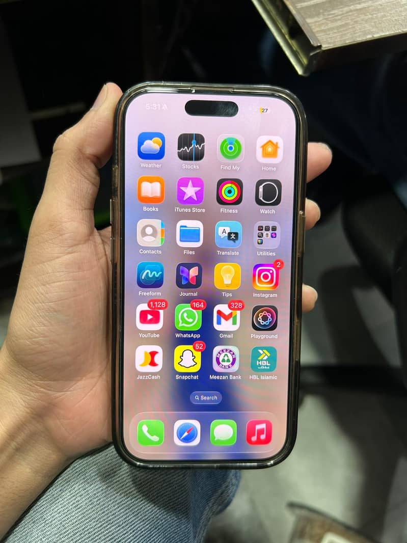 Apple iPhone 16 Pro 1