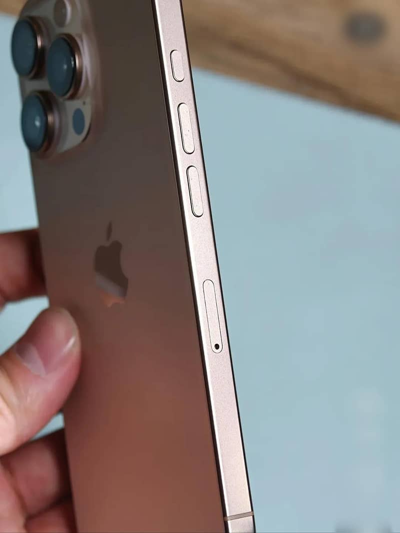 Apple iPhone 16 Pro 2