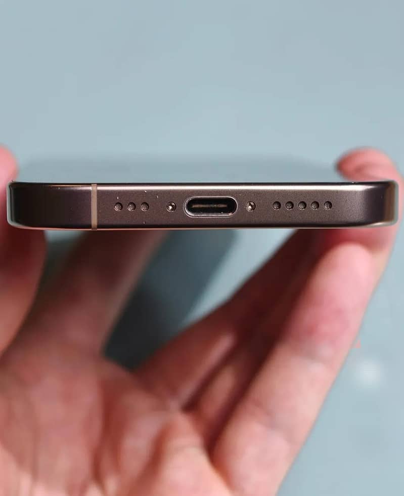 Apple iPhone 16 Pro 4