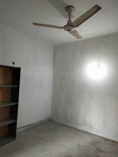 2nd FLOOR ROOM AVAILABLE FOR RENT FOR BACHELOR