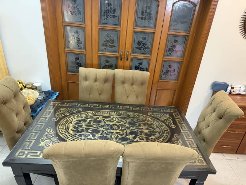 Dining table 0
