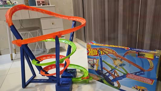Hot Wheels Racing Track / Motorized Car Track / Toy Cars / Racing Car