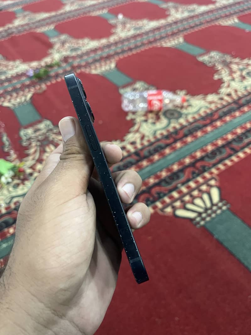 Apple iPhone 13 2